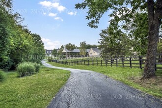 1030 Reed Ln in Simpsonville, KY - Building Photo - Building Photo