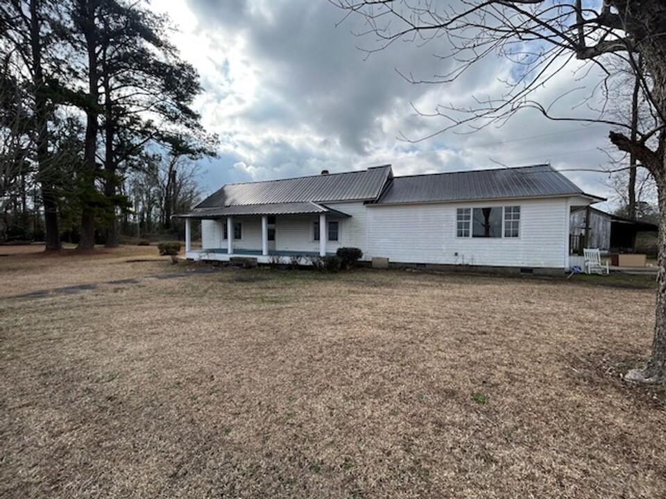 2167 Centerville Church Rd in Fairmont, NC - Building Photo