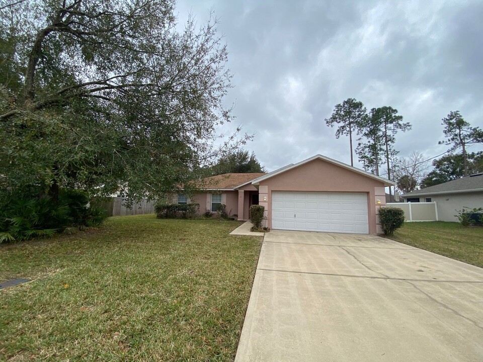 10 Point Pleasant Dr in Palm Coast, FL - Building Photo