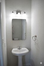 7952 Blue St in Houston, TX - Foto de edificio - Building Photo