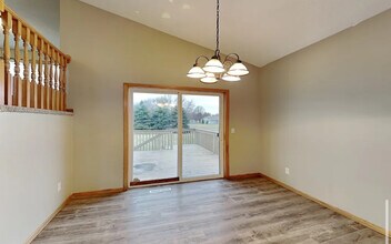 10711 Unity Ln N in Brooklyn Park, MN - Foto de edificio - Building Photo