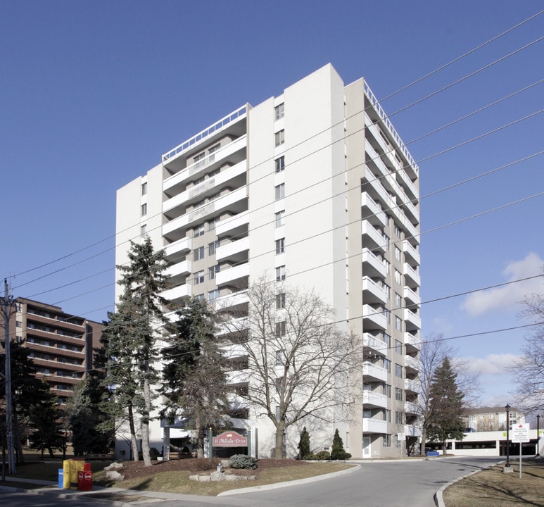 81 Millside Dr in Milton, ON - Building Photo