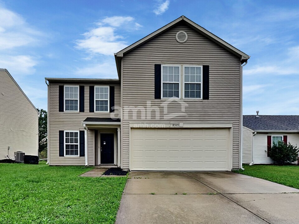 8325 Weathervane Cir in Indianapolis, IN - Foto de edificio