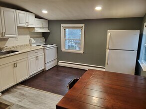 239 Hilltop Dr, Unit 2nd Flr in Brentwood, NY - Foto de edificio - Building Photo