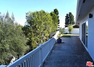 11365 Chalon Rd in Los Angeles, CA - Building Photo - Building Photo