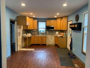 723 Livingston Ave NE, Unit Apt 1 in Grand Rapids, MI - Foto de edificio - Building Photo