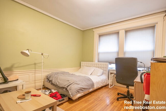 466 Commonwealth Ave, Unit 406 in Boston, MA - Building Photo - Building Photo