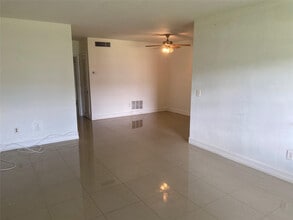 51 NE 204th St in Miami, FL - Building Photo - Building Photo