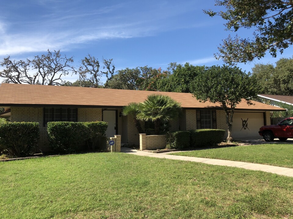 9803 Carolwood Dr in San Antonio, TX - Building Photo