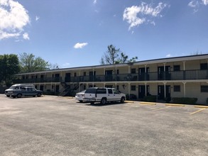 Colonial Greens II Apartments in Victoria, TX - Building Photo - Building Photo