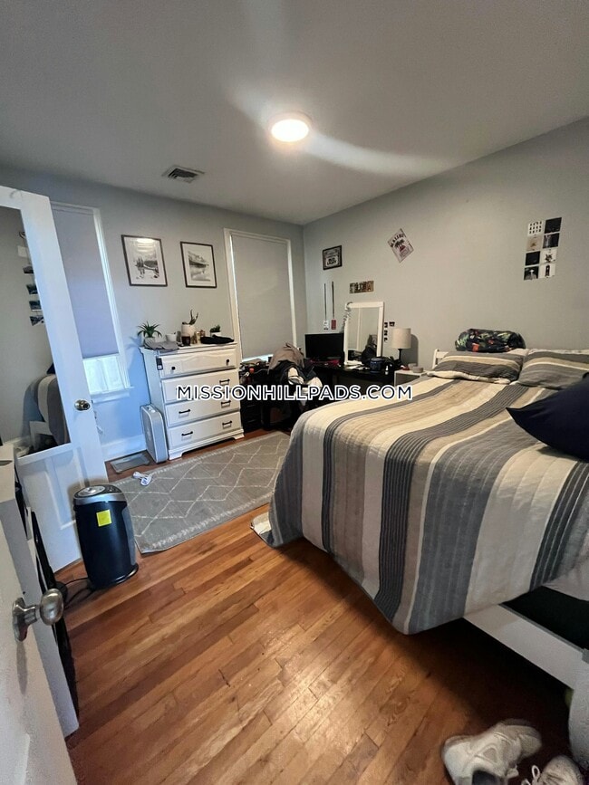 731 Parker St, Unit 3