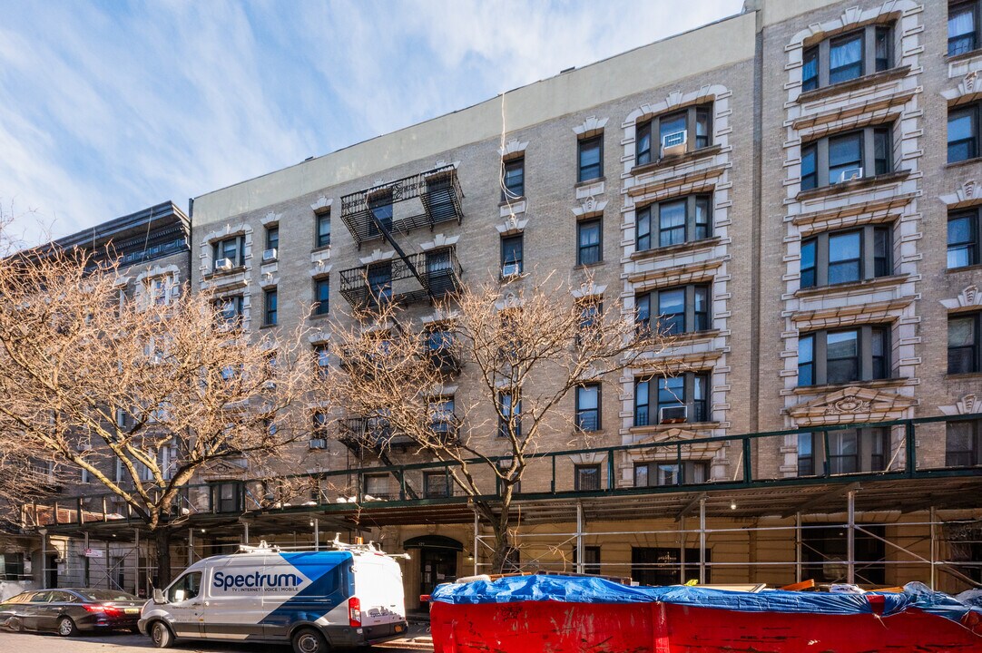 527 West 143rd Street in New York, NY - Building Photo