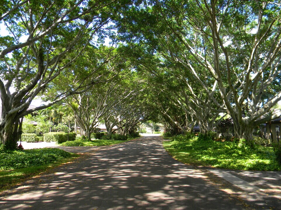 2835 Polo Island Dr-Unit -H202 in Wellington, FL - Building Photo