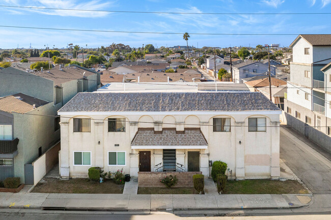 15917 Prairie Ave in Lawndale, CA - Foto de edificio - Building Photo