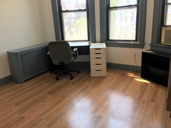 812 Pavonia Ave, Unit #B in Jersey City, NJ - Building Photo - Building Photo