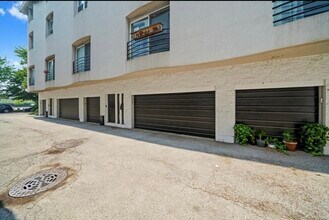2231 N Lister Ave in Chicago, IL - Building Photo - Building Photo