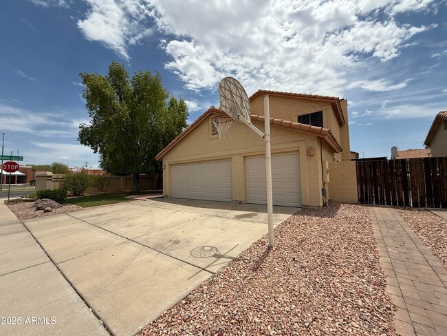 3611 N 109th Dr in Avondale, AZ - Foto de edificio - Building Photo