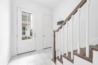 2103 Naomi St in Houston, TX - Foto de edificio - Building Photo