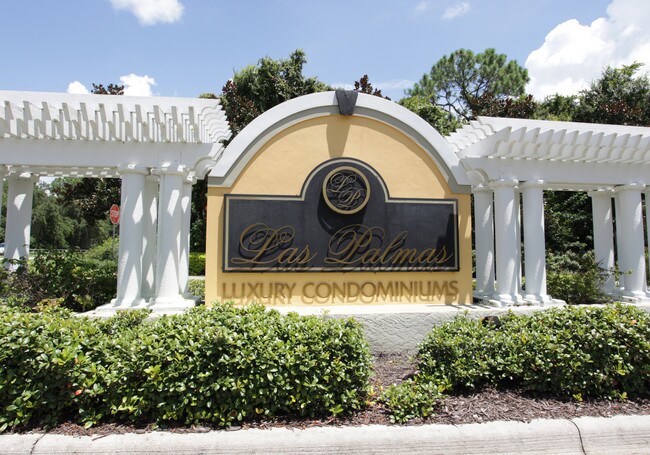 Las Palmas Sarasota in Sarasota, FL - Building Photo - Building Photo