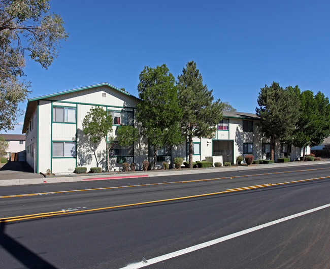 Oakwood Apartments in Reno, NV - Building Photo - Building Photo