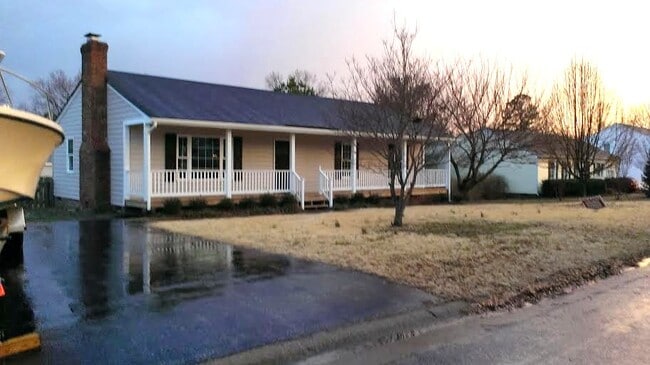 7111 Foxlair Dr in Mechanicsville, VA - Building Photo - Building Photo