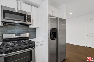 1055 S Bedford St in Los Angeles, CA - Building Photo - Building Photo