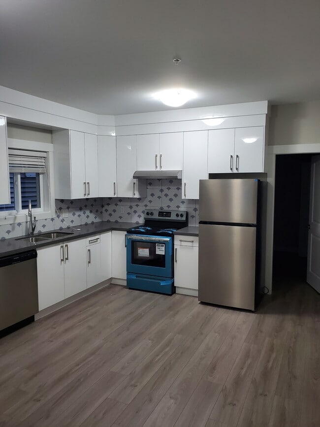 865 Prairie Ave in Port Coquitlam, BC - Building Photo - Building Photo