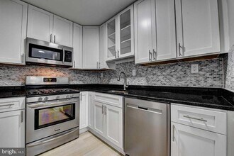 801 N Pitt St in Alexandria, VA - Building Photo - Building Photo