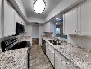 6325 Mosby Pl in Sarasota, FL - Building Photo - Building Photo