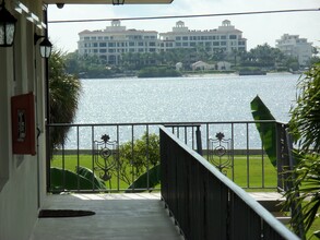 230 S Lakeside Dr, Unit 4 in Lake Worth, FL - Building Photo - Building Photo