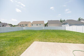 5773 Highland Grove Dr in Summerfield, NC - Foto de edificio - Building Photo