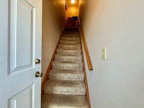 22 Lisa Ct, Unit 12 in Waterbury, CT - Foto de edificio - Building Photo