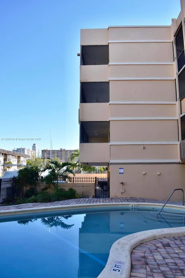 3527 NE 168th St in North Miami Beach, FL - Building Photo - Building Photo