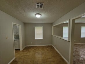 2205 Velma St in La Marque, TX - Building Photo - Building Photo