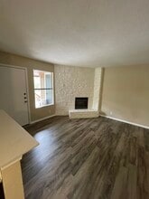 501 Algerita Dr, Unit Unit B in Georgetown, TX - Building Photo - Building Photo