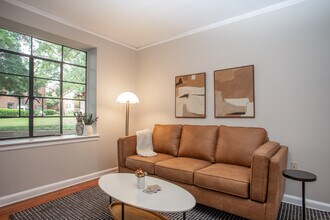 Cameron Court Apartments in Raleigh, NC - Building Photo - Interior Photo