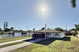 4410 19th St Cir W in Bradenton, FL - Building Photo - Building Photo