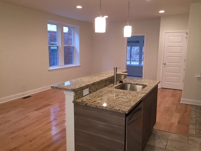 7218 Forsyth Blvd, Unit 2W in St. Louis, MO - Building Photo - Building Photo