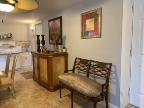 493 Castle Dr in Naples, FL - Foto de edificio - Building Photo