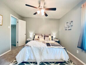 Creek on Park Place in Bedford, TX - Foto de edificio - Building Photo