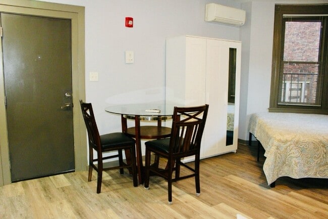 842 Park Ave in Baltimore, MD - Building Photo - Building Photo