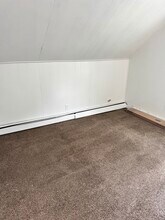 211 Oxford St, Unit 2nd floor apt in Providence, RI - Building Photo - Building Photo