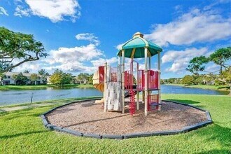 5219 Palmbrooke Cir in West Palm Beach, FL - Building Photo - Building Photo