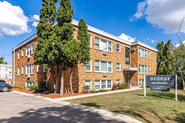 George & Stevens Apartments in St. Paul, MN - Foto de edificio - Building Photo