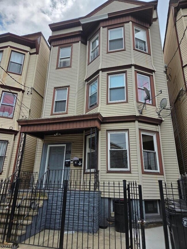 property at 178 S 11th St
