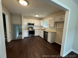 6615 Burgenfield Dr in Fayetteville, NC - Building Photo