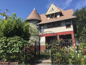 2243 NW Flanders St in Portland, OR - Foto de edificio - Building Photo