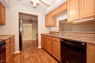 3820 RiverOaks Ln in Louisville, KY - Building Photo - Building Photo