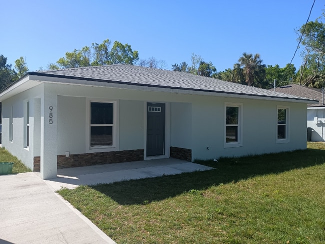 985 Flomich St in Daytona Beach, FL - Building Photo - Building Photo