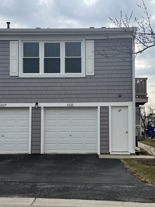 1021 Glouchester Harbor in Schaumburg, IL - Building Photo